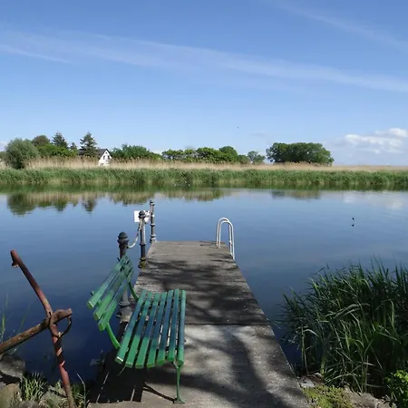 Apartment Waterfront Bliss For 2 Guests *
