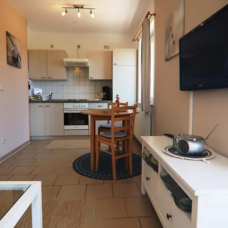 Apartment Waterfront Bliss For 2 Guests